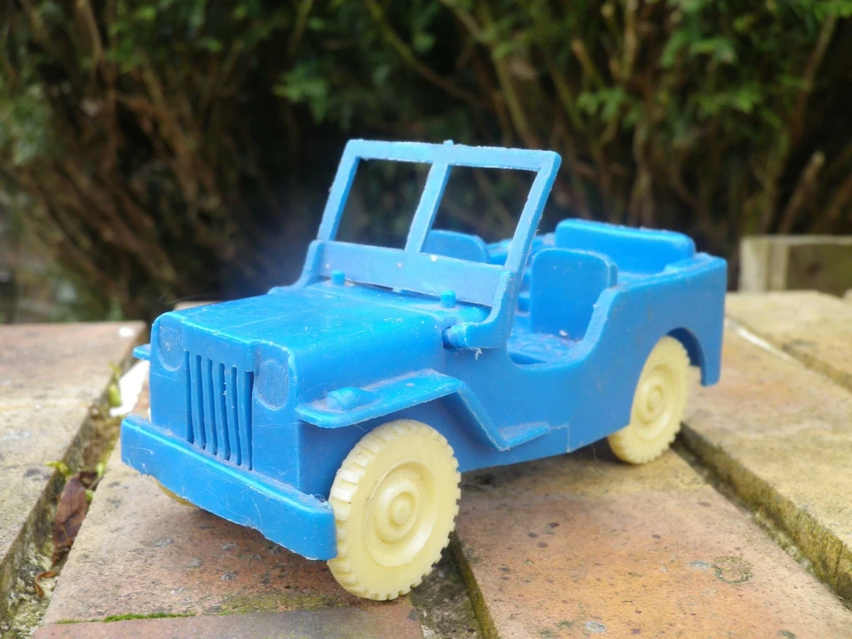 JEEP PLASTIQUE VINTAGE longueur 12 cm bon état / très bon état - Photo 1/4