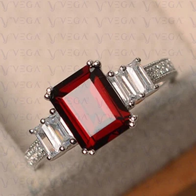 Alianza de boda de diamantes y granate natural talla esmeralda de 4,50 quilates enchapada en platino 950PT Foto 1 de 4