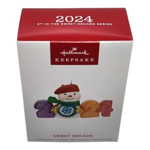 Hallmark Keepsake 2024 Dulce Década Árbol de Navidad Adorno 5to en Serie - NUEVO - Imagen 1 de 5