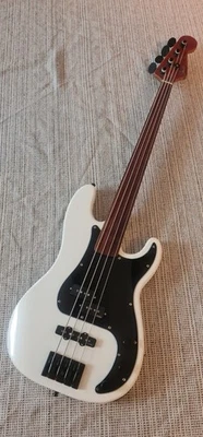 Fretless Bass Guitar, Emg Geezer Butler Pickups, Hipshot Hardwear - Image 1 of 4