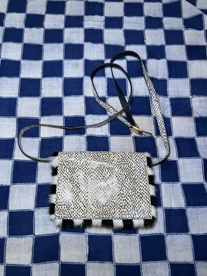 Clutch de ombro Fendi dálmata crocodilo e pele  - Imagem 1 de 4