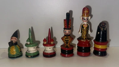 Piezas de ajedrez de madera pintadas a mano vintage Erzegebridge Hungría Rusia (6) raras Foto 1 de 4