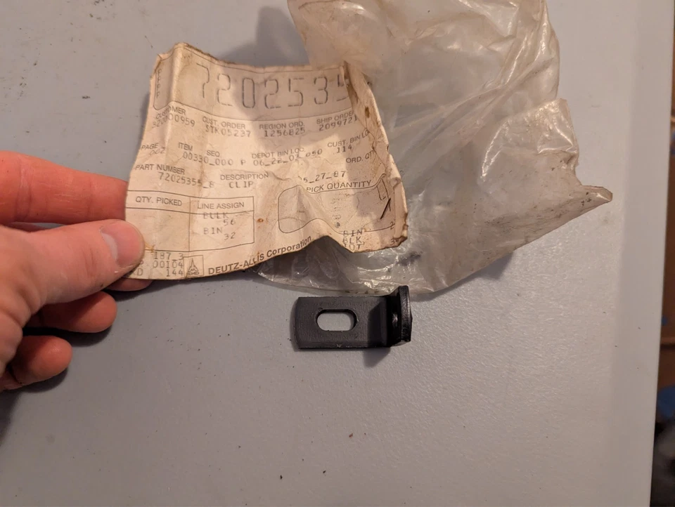 Nuevo clip de tractor vintage Allis Chalmers serie T 72025355-8 Foto 1 de 4