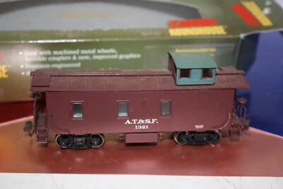 Roundhouse HO 84371 Rock Island 3 Window Standard Wood Caboose #1321 with Box - Image 1 of 4