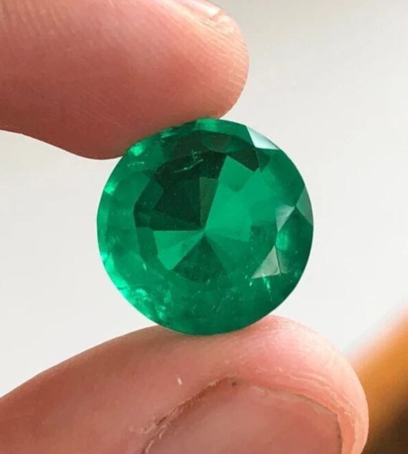 10.50 Cts Green Emerald , Top Quality Faceted Doublet Gemstone - Image 1 of 4