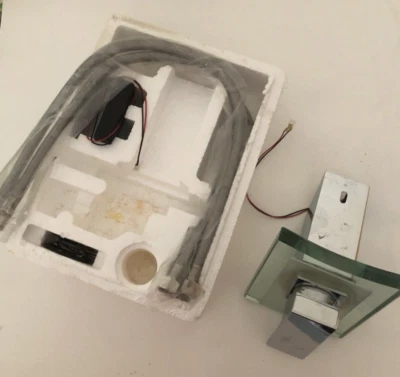 Beleuchteter Glas LED Wasserhahn - Wasserfall - Waschtisch Armatur (Bad) - Bild 1 von 4