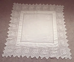 Antique linen tablecloth deep hand crocheted edge 42" square excellent condition - Picture 1 of 7