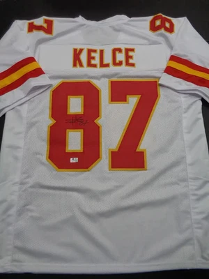 Camiseta de fútbol personalizada firmada por Travis Kelce autografiada de los Kansas City Chiefs certificado de autenticidad Foto 1 de 3