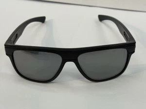 Oakley Breadbox polarized Sunglasses Matten Black/ Grey lens NEW - Picture 1 of 10
