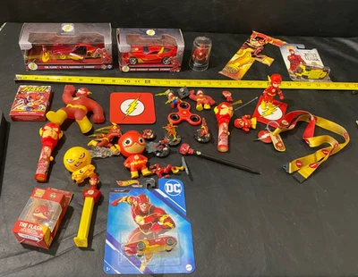 FLASH DC Jada Diecast 1973 Camaro Corvette Stingray w/ figures and toys - Image 1 of 4