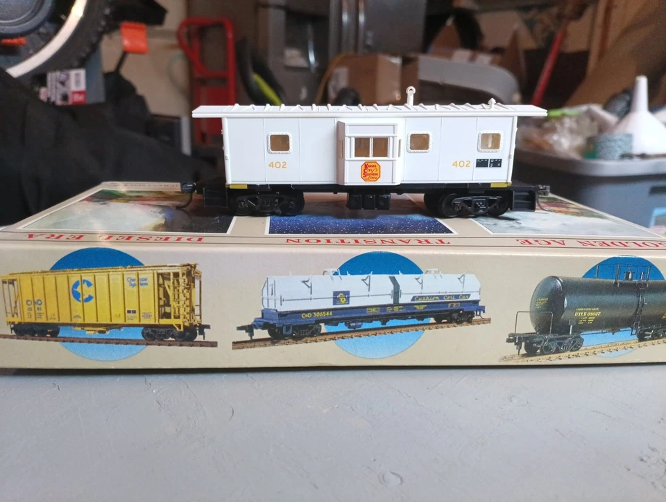 Walthers Ho Scale Bay Window Caboose Kansas City Southern 932-4371 - Image 1 of 1