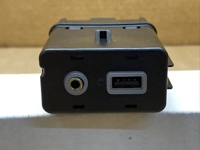 CHRYSLER PACIFICA USB AUX HUB 2017-2020 PUERTO DE CARGA MULTIMEDIA 68229840AA Foto 1 de 4