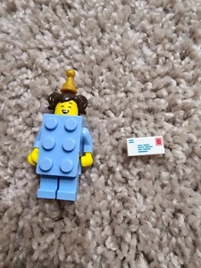 Lego Birthday Brick Suit Girl + letter Minifigure  hol298  New  - Picture 1 of 2
