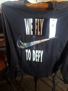 Nike Standard Issue WE FLY TO DEFY Size Small Long Sleeve Dri Fit Top Cosmic - Picture 1 of 4