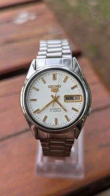 1990's Seiko 5 Automatic Watch 17 Jewels with Rare Dial all Original For Her/Him - Image 1 of 4