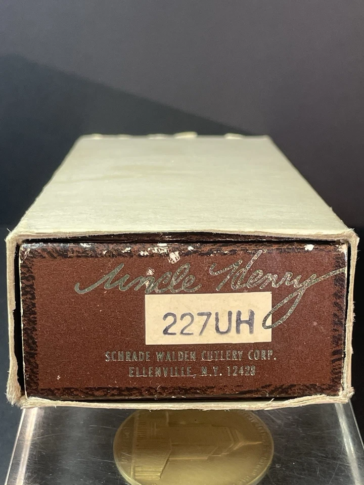 Faca e bainha Schrade 227UH década de 1980 tio Henry com embalagem original, papéis - Imagem 1 de 4