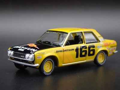 DATSUN 510 4 Porte BRE BROCK MORTON RALLY 1:64 Modello Auto Diecast 1967-1973 - Immagine 1 di 4
