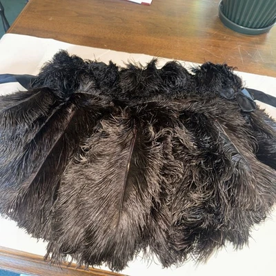 Capa victoriana de plumas de avestruz para mujer Foto 1 de 4