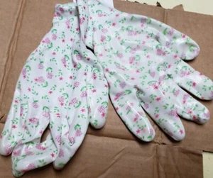 New True Living Outdoors Pink White Green Floral Rubber Coated Garden Gloves - Picture 1 of 1