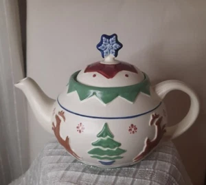 Vintage Pfaltzgraff Nordic Christmas Tree Reindeer Snowflake Teapot - Picture 1 of 12