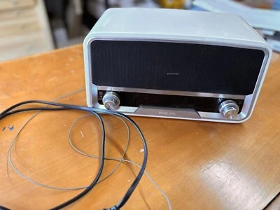 PHILIPS Original IPod FM Radio Player Speaker ORD7100C/37 Vintage Look Mp3 Aux - Image 1 of 4