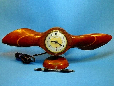 VINTAGE 1940's AUTOCHRON SYNCHRONOUS TIME ELECTRIC PROPELLER SHELF CLOCK - Image 1 of 4