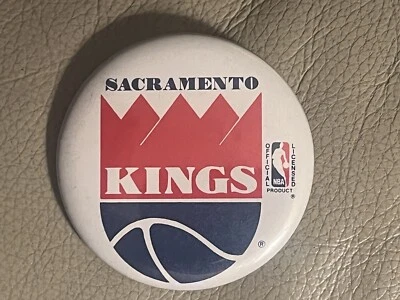 Lote De 2 Botones De Colección Sacramento Kings Baloncesto NBA Años 80’s 90’s Hecho En EE. UU. Foto 1 de 3