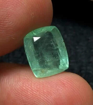 7.45ct natural emerald nice color and lustre from Chitral Pakistan - Image 1 of 3