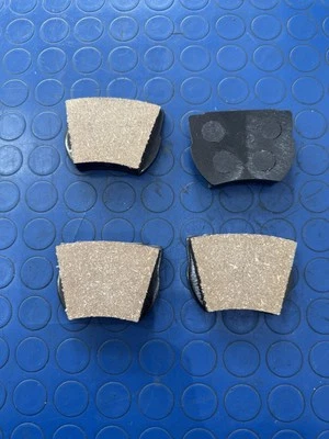 SERIE PASTIGLIE  FORD CAPRI CONSUL DAIMLER SP250 ASTON MARTIN DB 4 - Immagine 1 di 4