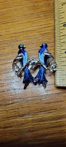 VINTAGE BROOCH SILVER TONE 1.2" ENAMEL ANIMAL Love BIRD - Bild 1 von 2