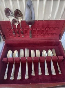 Coronation Silverplate Silverware 46 Pieces 1936 by ONEIDA SILVER Vintage In Box - Picture 1 of 14