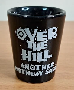 Over the Hill Another Birthday Shot Neuheit Schnapsglas schwarz Keramik - Bild 1 von 5