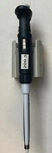 Gilson Pipetman 200uL Pipette - Picture 1 of 4