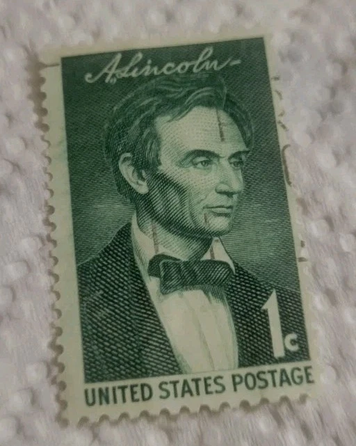 ABRAHAM LINCOLN 1 CENT STAMP GREEN UNITED STATES POSTAGE  - Image 1 of 3
