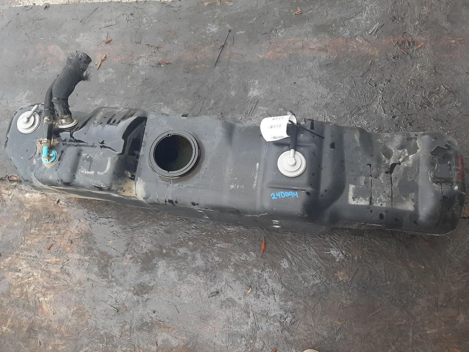 Tanque de combustible delantero central 142" Wb 99-00 Ford F250SD F81Z9002DA Foto 1 de 4