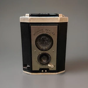 Brownie Reflex Synchro Model Kodak Camera W/ Strap For Decor Only - Picture 1 of 11