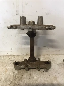 HORQUILLA DELANTERA SUZUKI DRZ125L 2003-2009 TRIPLE ABRAZADERA VÁSTAGO DE ÁRBOL 51410-08G00 - Imagen 1 de 4