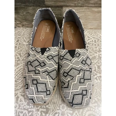 Zapatos informales sin cordones alpargata con estampado geométrico TOMS para mujer talla 8 Foto 1 de 4