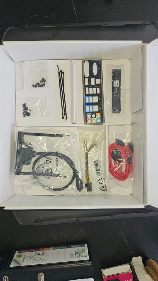 carte mere gigabyte ga-z77x-ud5h socket intel lga1155 lga 1155 h77 z77 ud5h - Photo 1/3