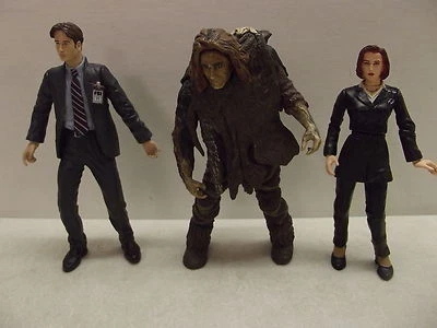 Lote de figuras de acción MCFARLANE X-FILES 1998 AGENTE SULLY MULDER & ALIEN Foto 1 de 2
