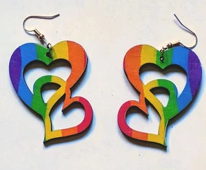 Pendientes colgantes arco iris doble corazón orgullo madera 2" nuevos - Imagen 1 de 2