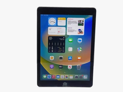 Apple iPad Pro 256GB Wi-Fi 9.7 in Space Gray Good Condition Grade B/C 936 - Image 1 of 4