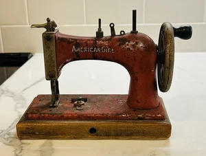 Vintage American Girl Spielzeug Nähmaschine Gusseisen rot National Sewing Co - Bild 1 von 9