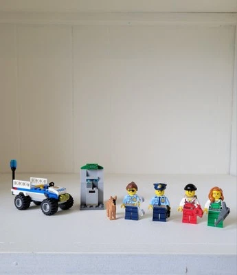 LEGO CITY: Police Starter Set (60136) 100% Complete  - Image 1 of 4
