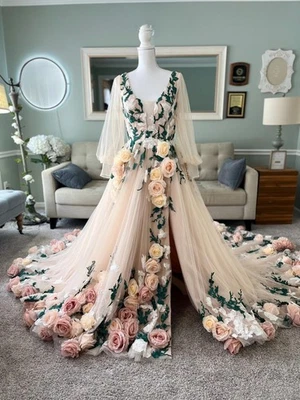 Vestidos de novia champán con flores 3D temáticas de jardín vestidos de novia florales 3D Foto 1 de 4