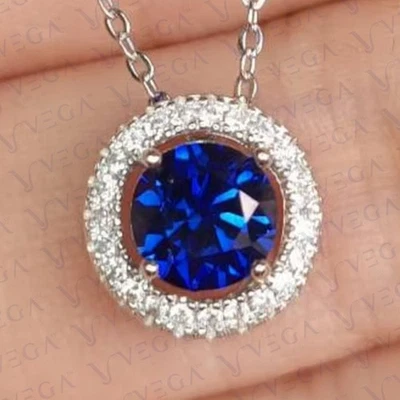 Colgante con punta de diamante de zafiro natural de corte redondo de 3,50 quilates enchapado en oro blanco de 18 quilates Foto 1 de 4