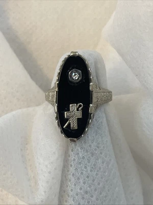Antiguo anillo Art Deco de diamantes de ónix negro de oro blanco de 14 k con cruz tamaño 3,75 Foto 1 de 4