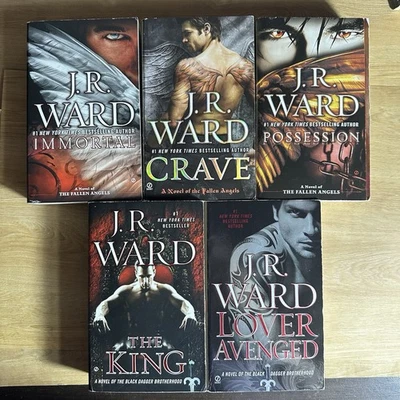 J.R. Ward Paperback Book Lot Fallen Angels Black Dagger Brotherhood Romantasy Foto 1 de 4