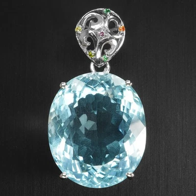 Colgantes enchapados en oro blanco de plata de ley 925 ovalados aguamarina azul bebé de 29,45 quilates Foto 1 de 4