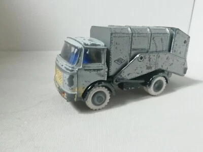 FJ BERLIET GAK WAGON POUBELLE GRIS AVEC FIGURINES - Photo 1/4
